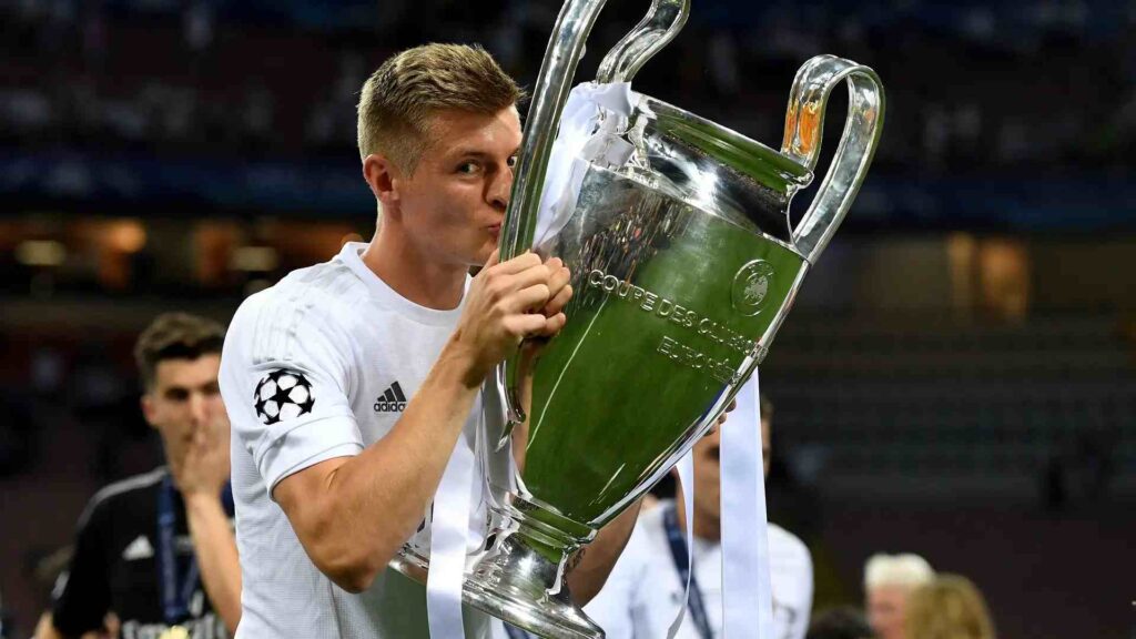 বিশ্ব ফুটবলে সবচেয়ে বেশি UEFA চ্যাম্পিয়ন্স লিগ টাইটেল জয়ী শীর্ষ ৫ খেলোয়াড়